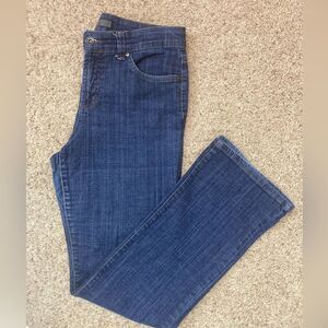 Nine West bootcut straight stretch jeans w/flap fastened back pockets run big